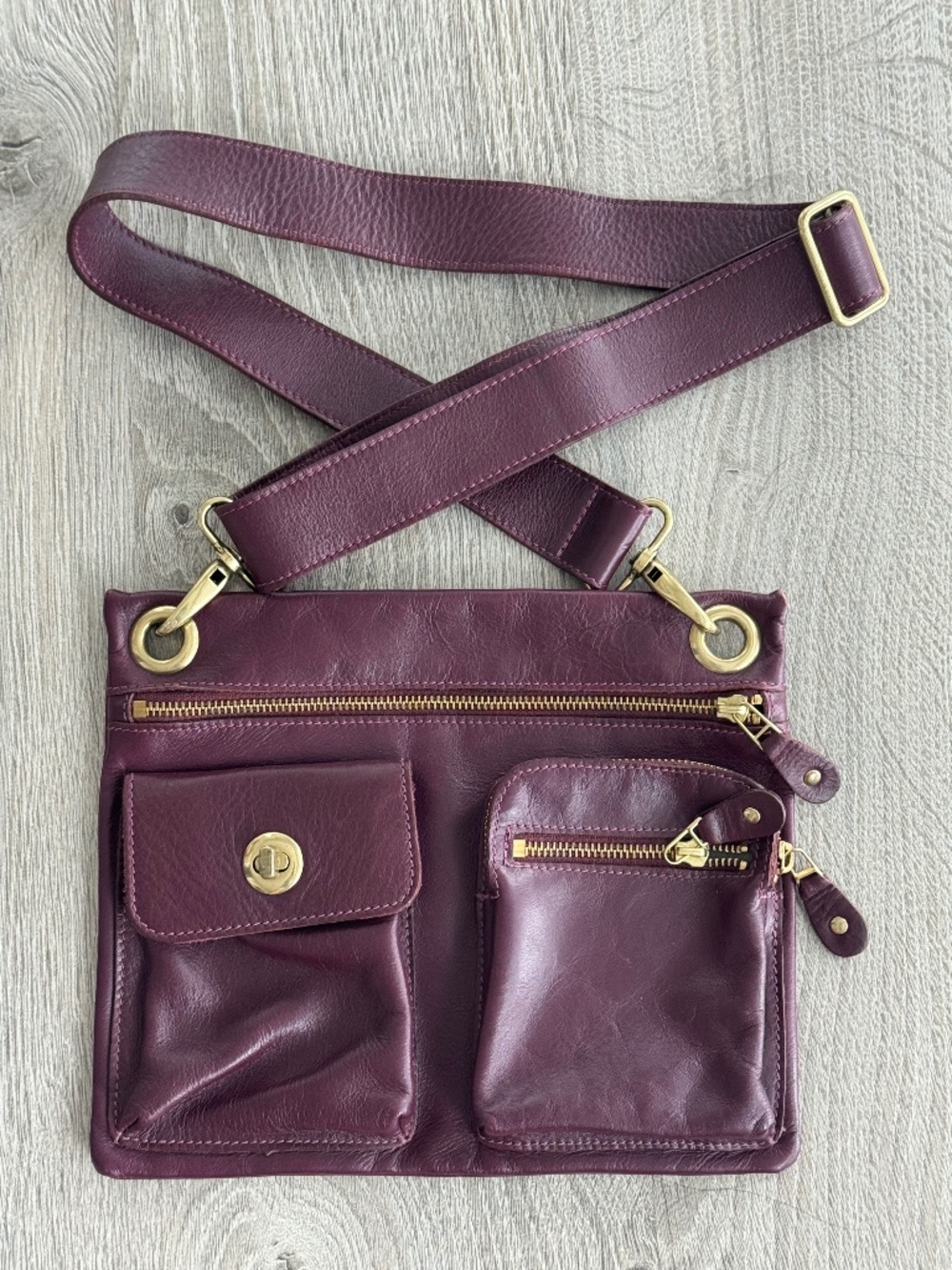 Roots Crossbody Leather Bag *Rare Colour*